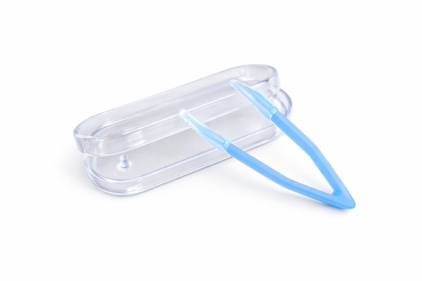 Pinzetka na kontaktní čočky v pouzdře - světle modrá