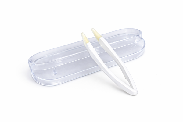 Pinzeta na kontaktní čočky - bílá v pouzdře